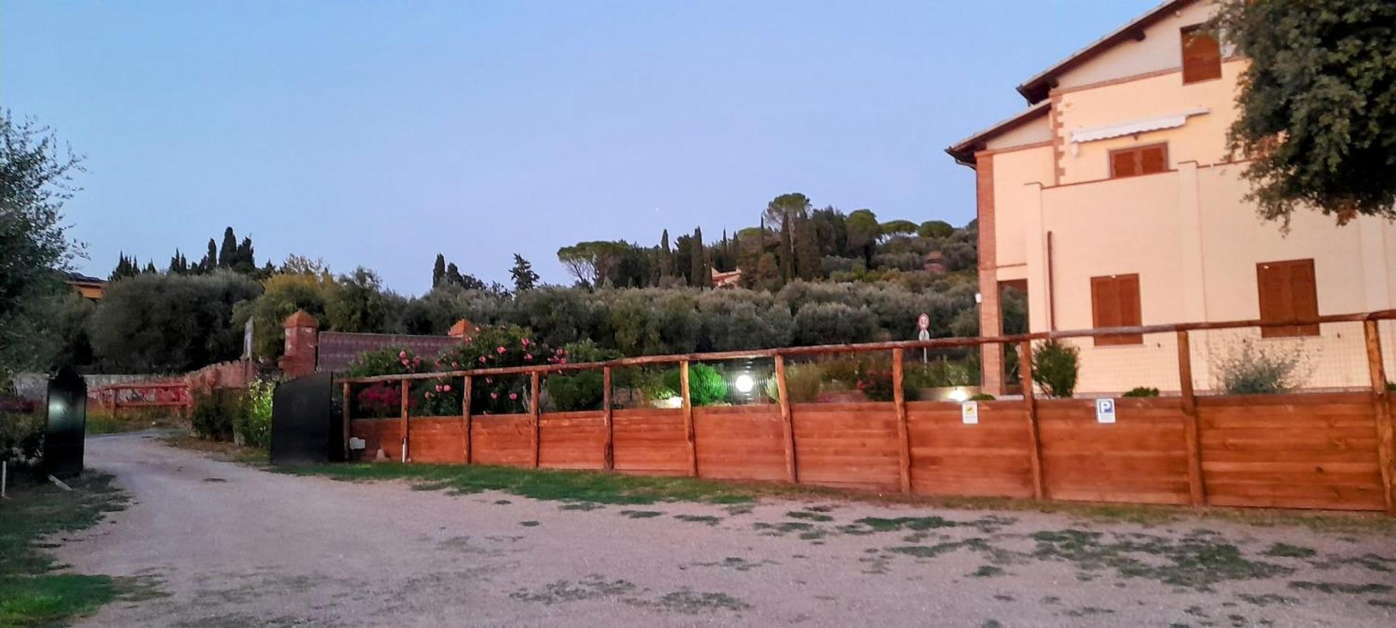 Agriturismo Il Vecchio Olivo カスタニェート・カルドゥッチ エクステリア 写真